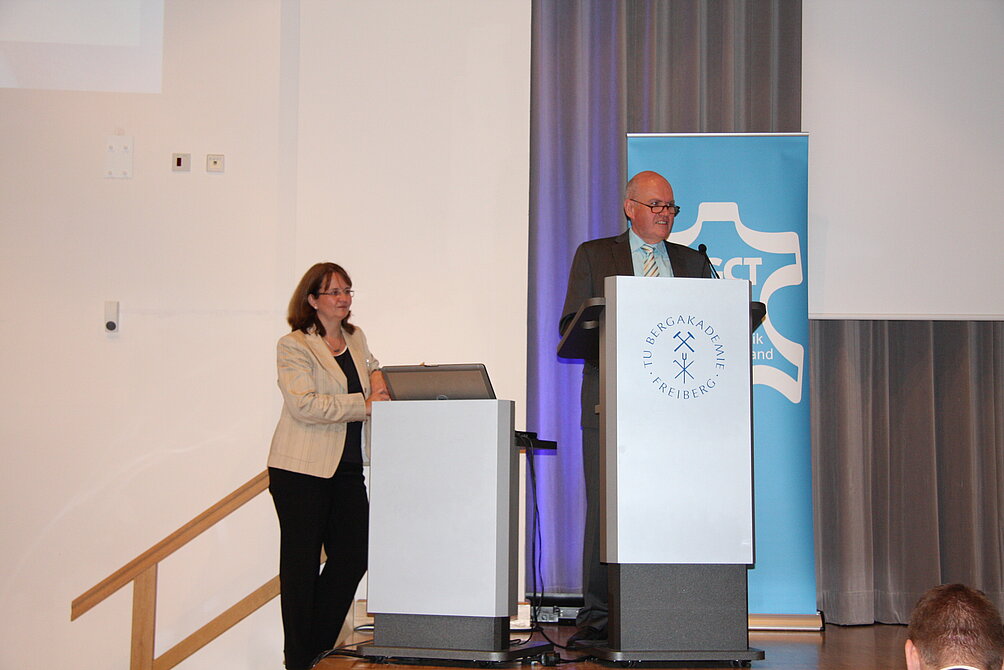 The welcoming address was given by Prof. Dr. Michael Stoll from FILK and Dr. Beate Haaser from SÜDLEDER GmbH & Co. KG