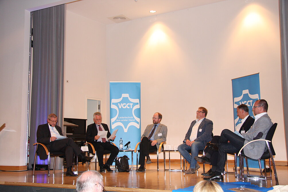 Panel discussion moderated by Erich Fritz with Prof. Dr. Holger Rogall, Prof. Dr. Michael Schlömann, Andreas Tepest, Dr. Dietrich Tegtmeyer, Thomas Strebost (from left to right)