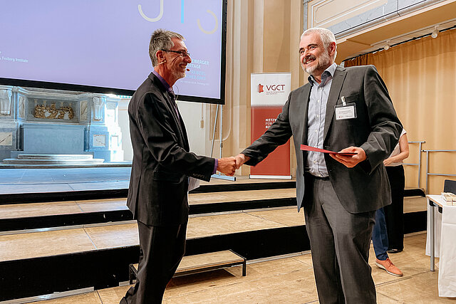 Harald Kiene (links) hielt die Laudatio für den diesjährigen VGCT-Jahrespreis-Gewinner Dr. Heinrich Francke (rechts).